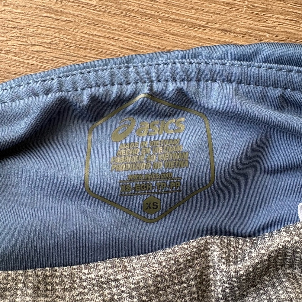 ASICS Gray Patterned Running Shorts - Picture 3 of 4